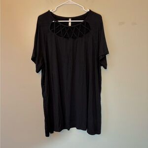 White Mark Black Cutout Design Short Sleeve Top, Size 3XL Women’s Plus